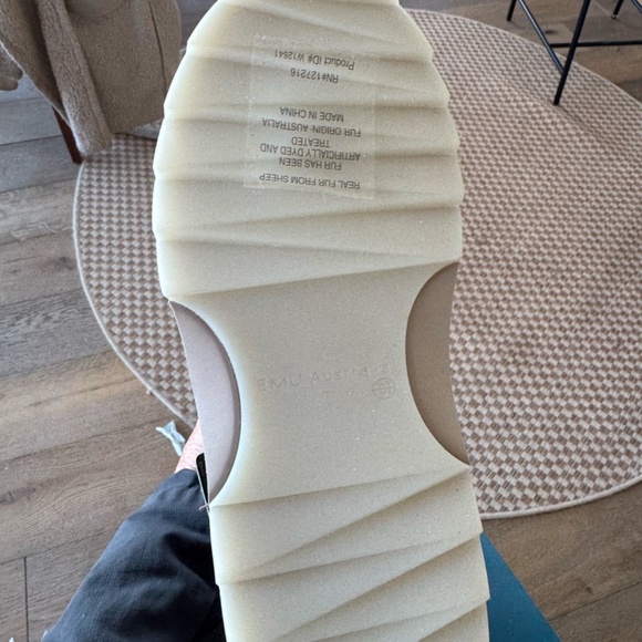 Emu Blurred sheepskin boots, new in box - Picture 3 of 4
